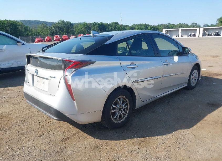 Photo 4 of 2017 Toyota Prius TWO (VIN JTDKBRFU9H3546985)