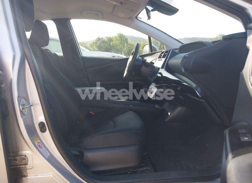 Photo 5 of 2017 Toyota Prius TWO (VIN JTDKBRFU9H3546985)