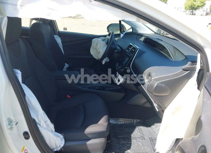 Photo 5 of 2018 Toyota Prius (VIN JTDKBRFU9J3063860)