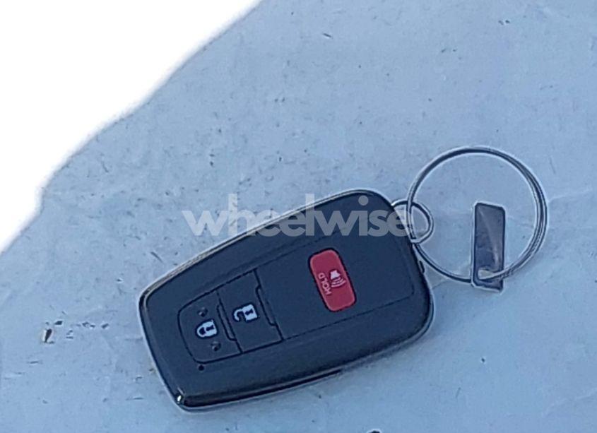 Photo 11 of 2018 Toyota Prius TWO (VIN JTDKBRFUXJ3059431)