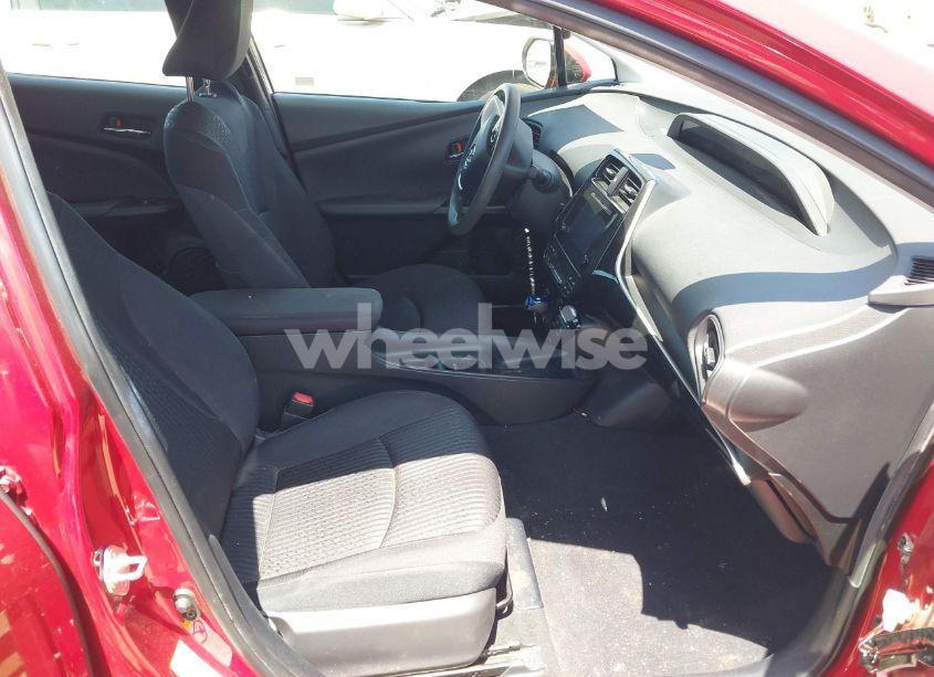 Photo 5 of 2018 Toyota Prius TWO (VIN JTDKBRFUXJ3059431)