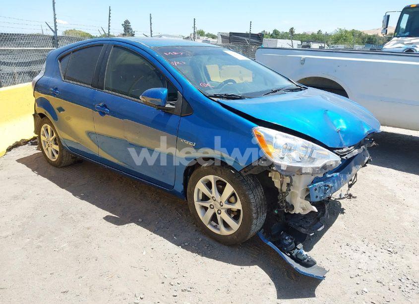 2013 Toyota Prius C FOUR/ONE/THREE/TWO (VIN JTDKDTB30D1043677) main photo