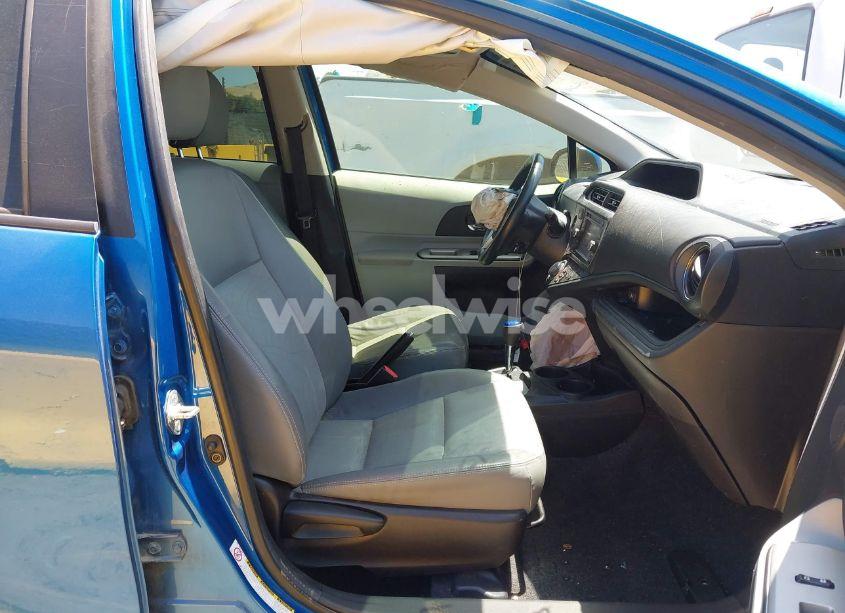 Photo 5 of 2013 Toyota Prius C FOUR/ONE/THREE/TWO (VIN JTDKDTB30D1043677)