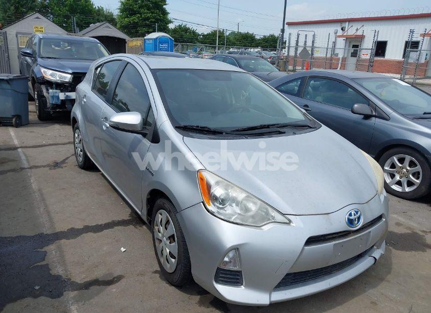 2013 Toyota Prius C TWO (VIN JTDKDTB30D1550711) main photo