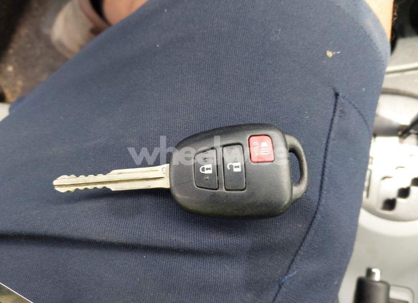 Photo 11 of 2013 Toyota Prius C TWO (VIN JTDKDTB30D1550711)