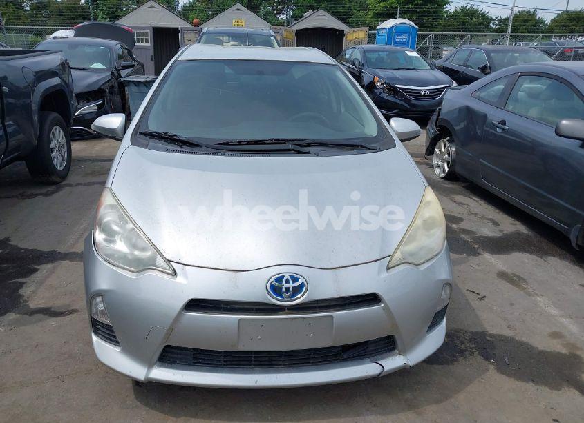 Photo 12 of 2013 Toyota Prius C TWO (VIN JTDKDTB30D1550711)