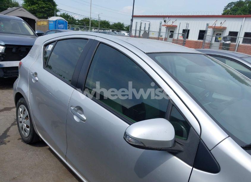 Photo 13 of 2013 Toyota Prius C TWO (VIN JTDKDTB30D1550711)