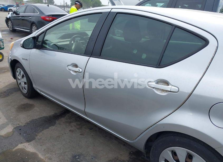 Photo 14 of 2013 Toyota Prius C TWO (VIN JTDKDTB30D1550711)