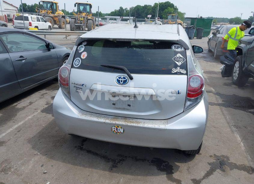 Photo 16 of 2013 Toyota Prius C TWO (VIN JTDKDTB30D1550711)
