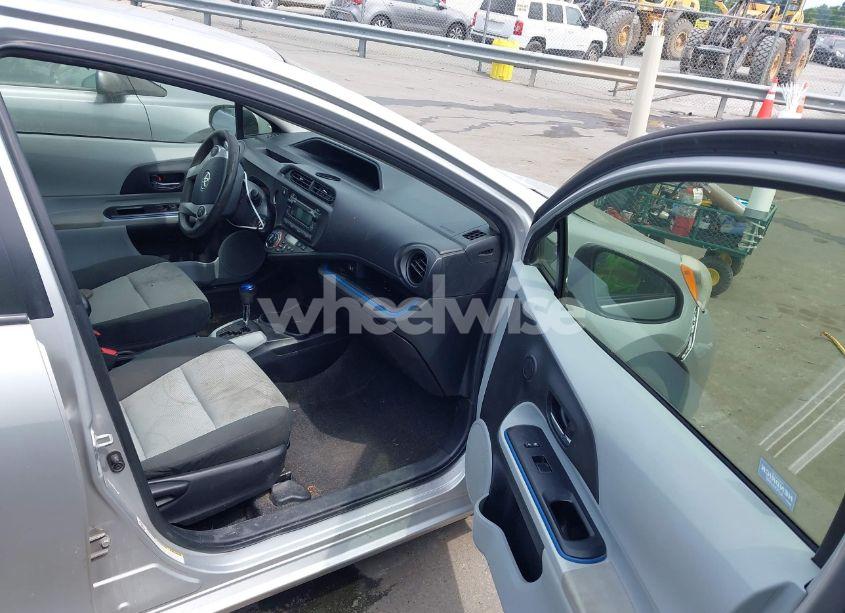 Photo 5 of 2013 Toyota Prius C TWO (VIN JTDKDTB30D1550711)