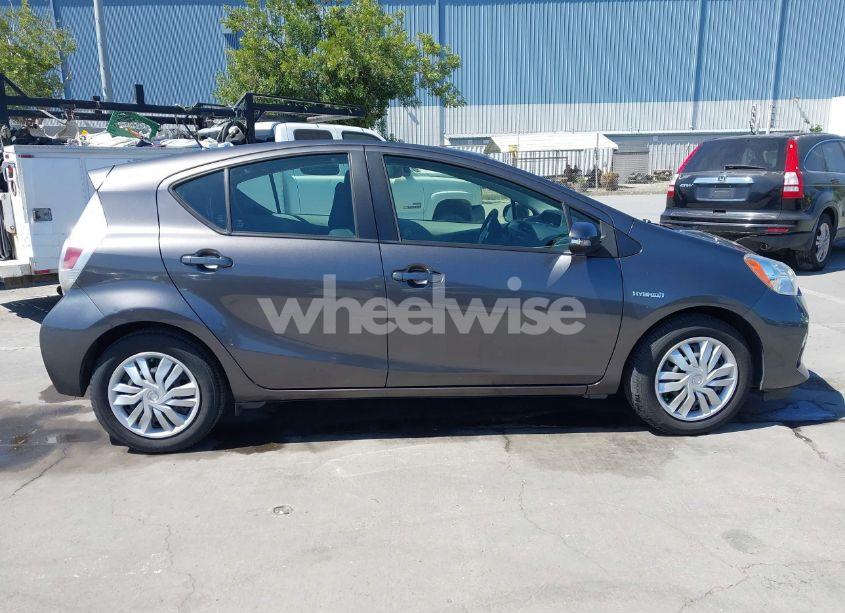 Photo 13 of 2014 Toyota Prius C TWO (VIN JTDKDTB30E1076549)