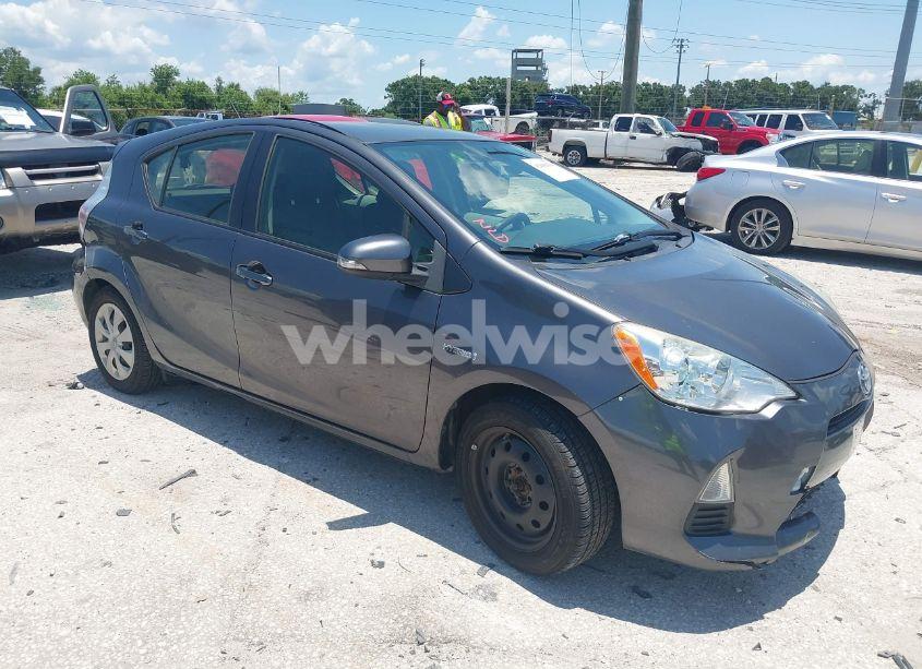 2014 Toyota Prius C TWO (VIN JTDKDTB30E1563430) main photo