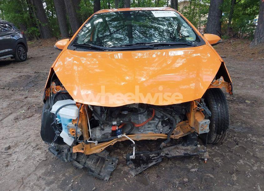 Photo 12 of 2015 Toyota Prius C TWO (VIN JTDKDTB30F1091649)