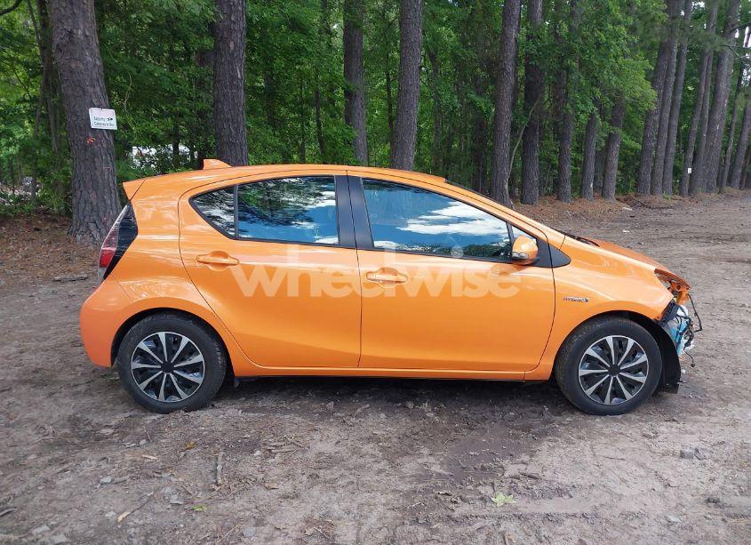 Photo 13 of 2015 Toyota Prius C TWO (VIN JTDKDTB30F1091649)