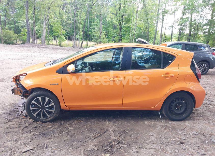 Photo 14 of 2015 Toyota Prius C TWO (VIN JTDKDTB30F1091649)