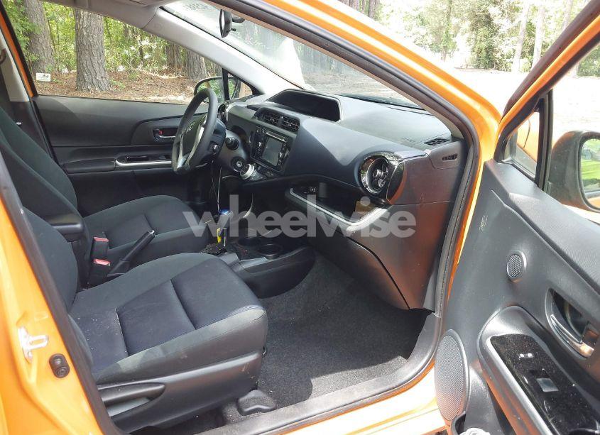 Photo 5 of 2015 Toyota Prius C TWO (VIN JTDKDTB30F1091649)