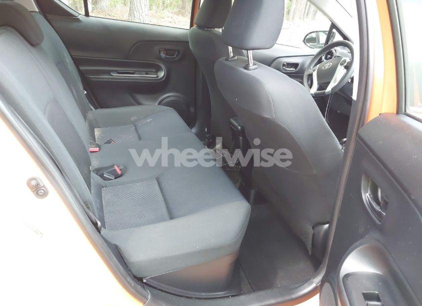 Photo 8 of 2015 Toyota Prius C TWO (VIN JTDKDTB30F1091649)