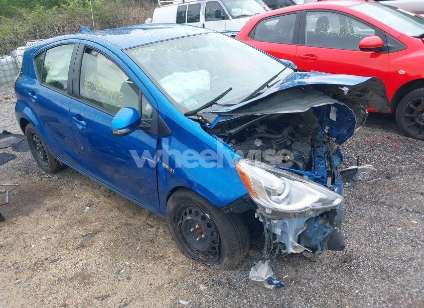 2015 Toyota Prius C ONE (VIN JTDKDTB30F1093692) main photo