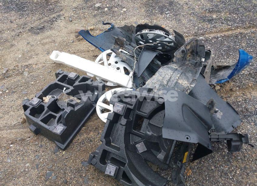 Photo 12 of 2015 Toyota Prius C ONE (VIN JTDKDTB30F1093692)