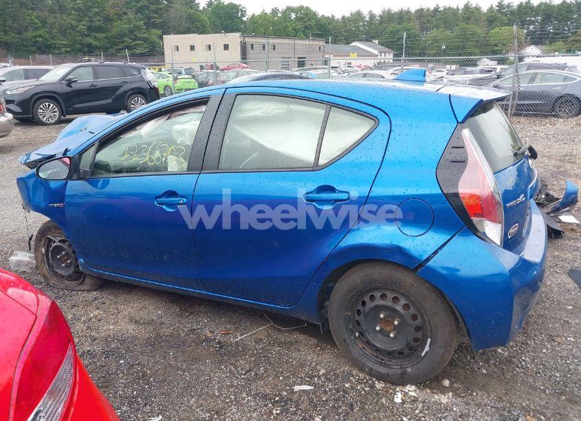Photo 15 of 2015 Toyota Prius C ONE (VIN JTDKDTB30F1093692)