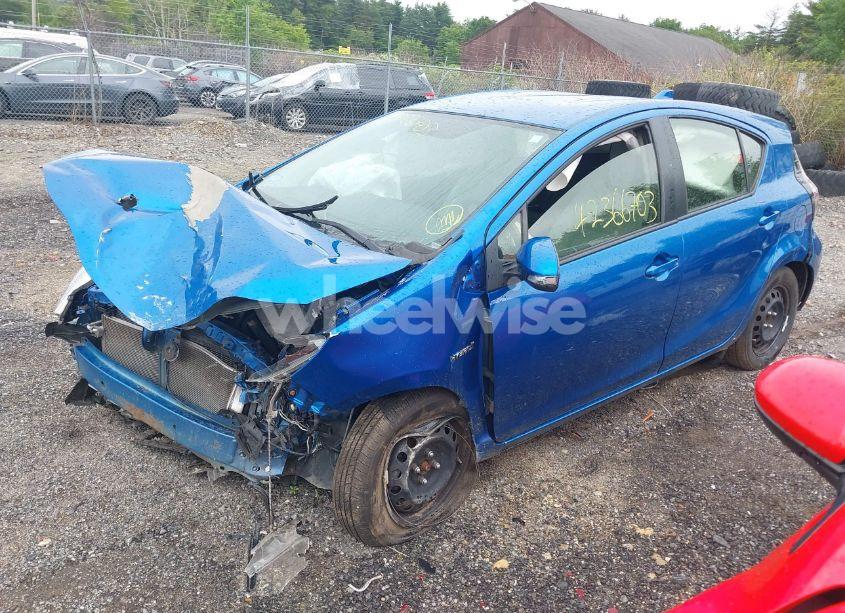 Photo 2 of 2015 Toyota Prius C ONE (VIN JTDKDTB30F1093692)