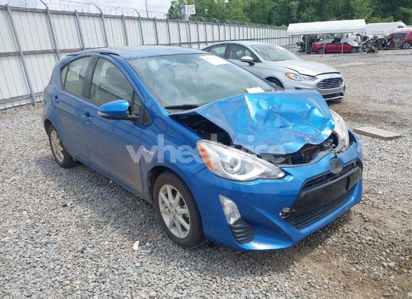 2016 Toyota Prius C THREE (VIN JTDKDTB30G1117670) main photo