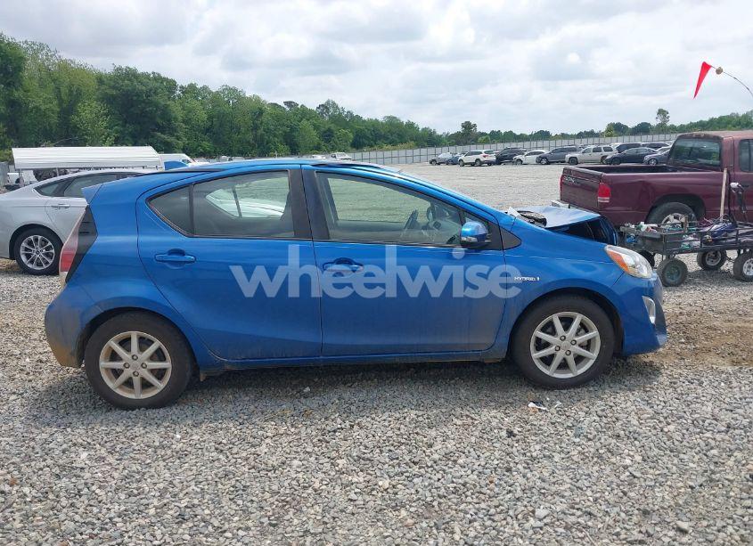 Photo 13 of 2016 Toyota Prius C THREE (VIN JTDKDTB30G1117670)