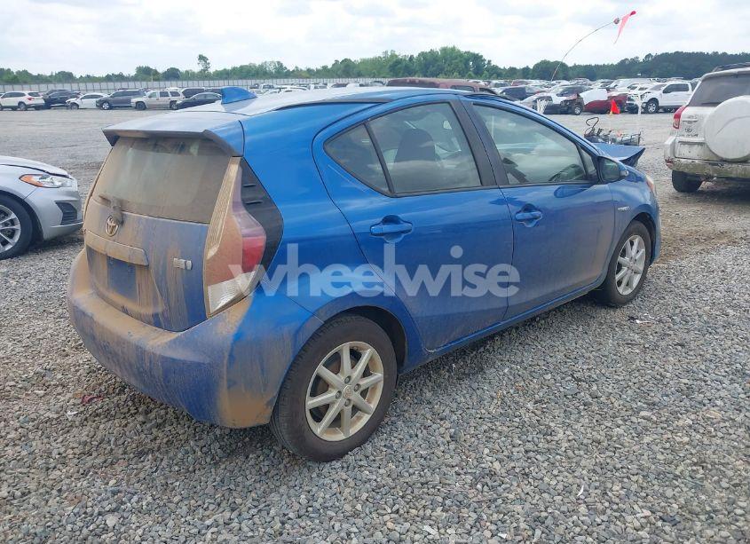 Photo 4 of 2016 Toyota Prius C THREE (VIN JTDKDTB30G1117670)