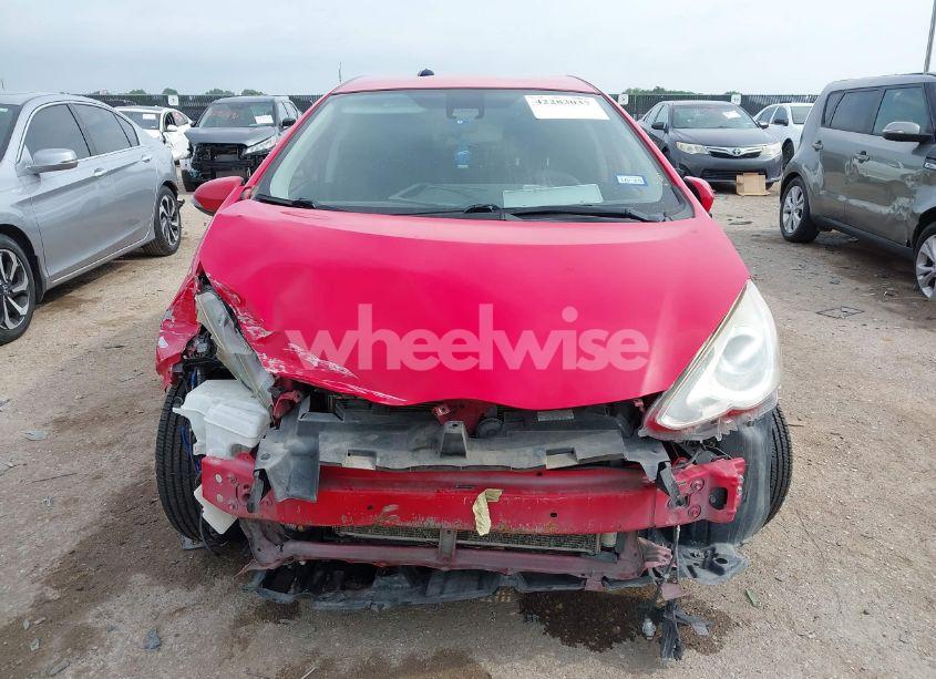 Photo 13 of 2017 Toyota Prius C TWO (VIN JTDKDTB30H1593001)