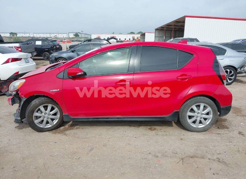 Photo 15 of 2017 Toyota Prius C TWO (VIN JTDKDTB30H1593001)