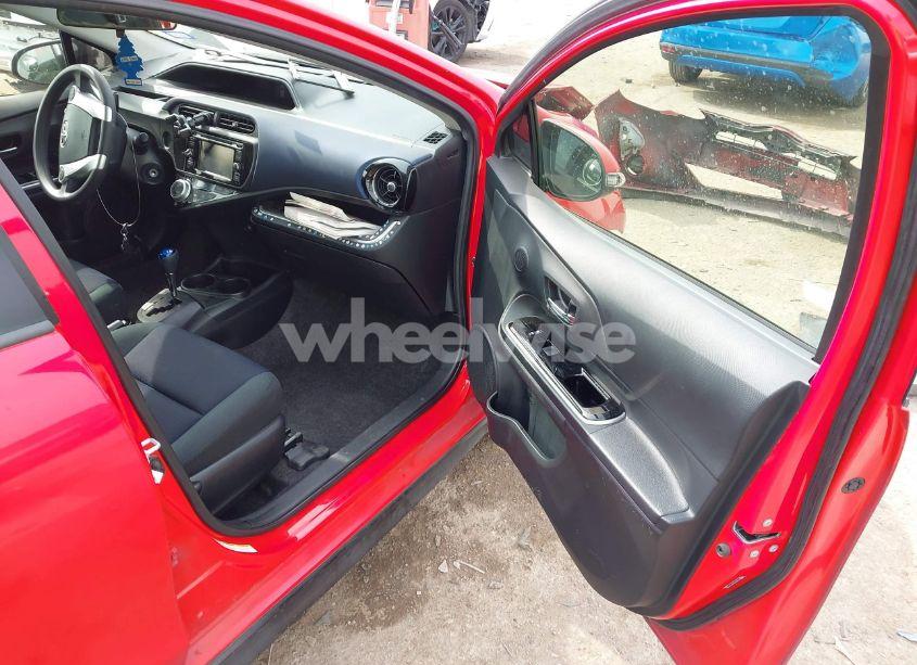 Photo 5 of 2017 Toyota Prius C TWO (VIN JTDKDTB30H1593001)