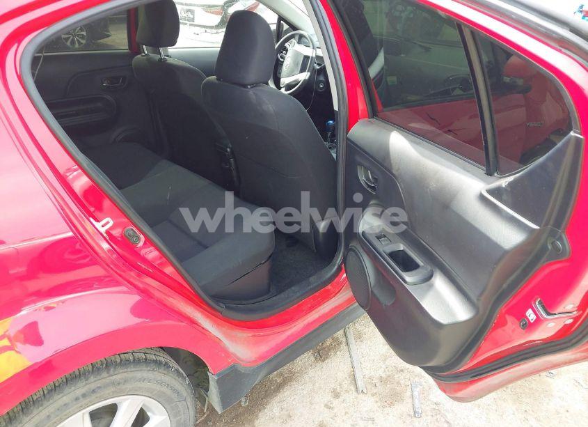 Photo 8 of 2017 Toyota Prius C TWO (VIN JTDKDTB30H1593001)