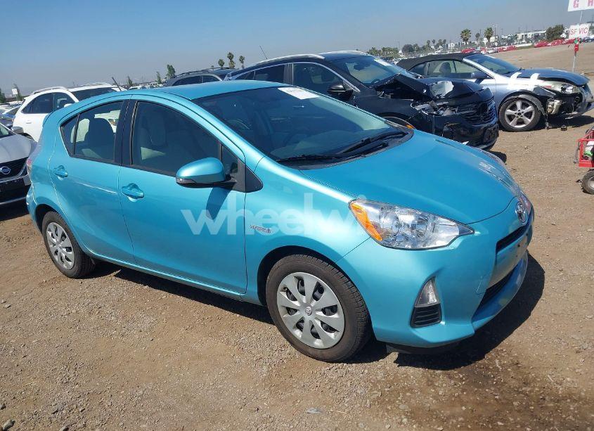 2014 Toyota Prius C ONE (VIN JTDKDTB31E1066788) main photo