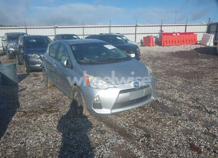 2014 Toyota Prius C ONE (VIN JTDKDTB31E1563677) main photo