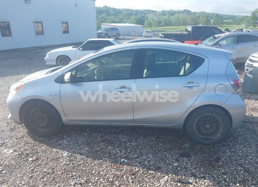 Photo 15 of 2014 Toyota Prius C ONE (VIN JTDKDTB31E1563677)