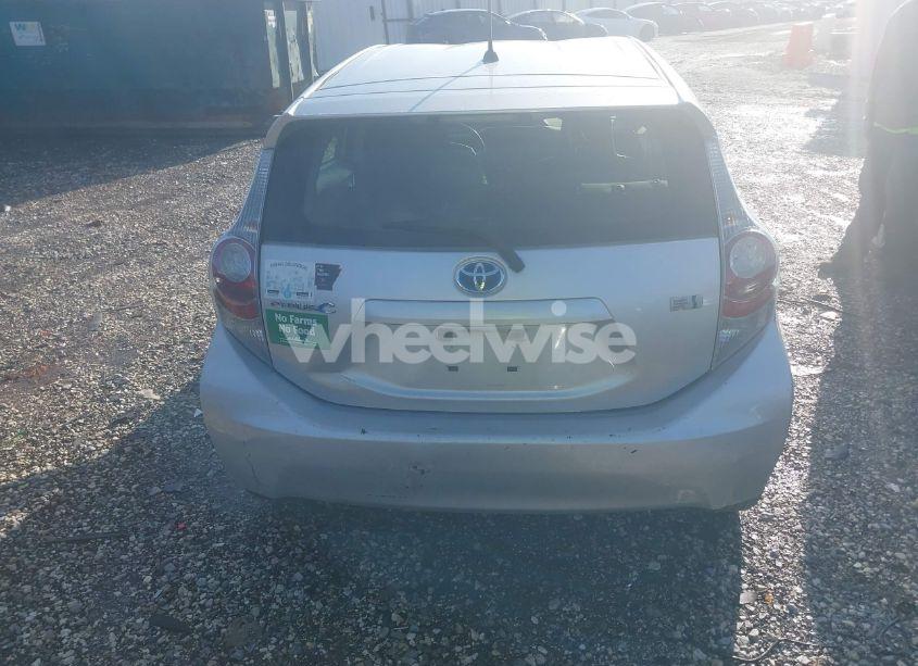 Photo 17 of 2014 Toyota Prius C ONE (VIN JTDKDTB31E1563677)