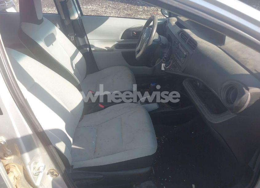 Photo 5 of 2014 Toyota Prius C ONE (VIN JTDKDTB31E1563677)