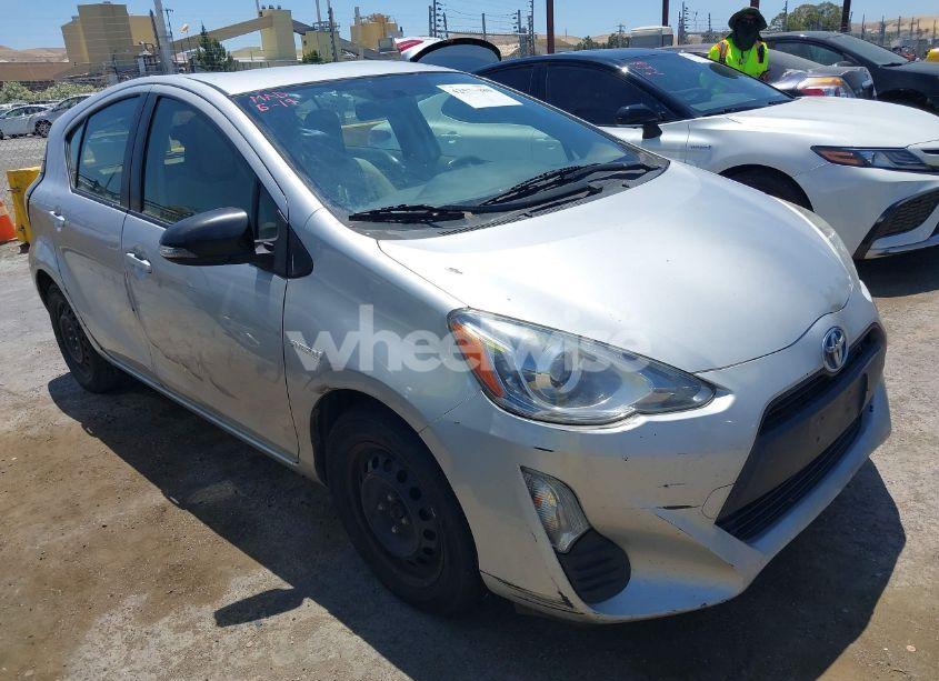 2016 Toyota Prius C ONE (VIN JTDKDTB31G1120450) main photo