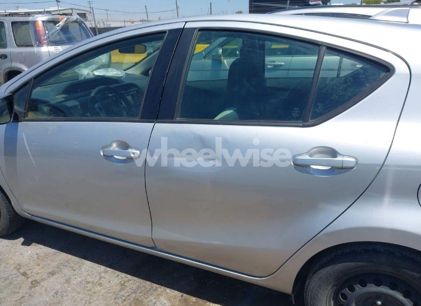 Photo 14 of 2016 Toyota Prius C ONE (VIN JTDKDTB31G1120450)