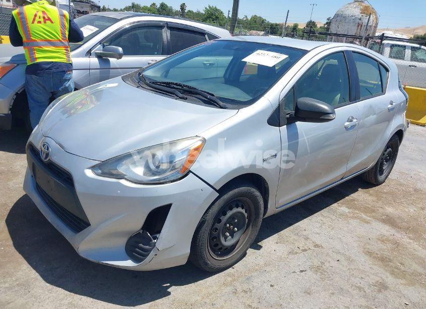 Photo 2 of 2016 Toyota Prius C ONE (VIN JTDKDTB31G1120450)