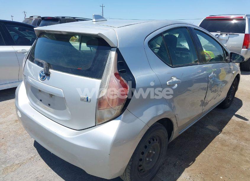 Photo 4 of 2016 Toyota Prius C ONE (VIN JTDKDTB31G1120450)