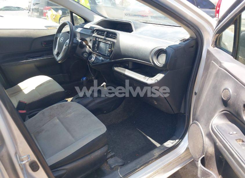 Photo 5 of 2016 Toyota Prius C ONE (VIN JTDKDTB31G1120450)