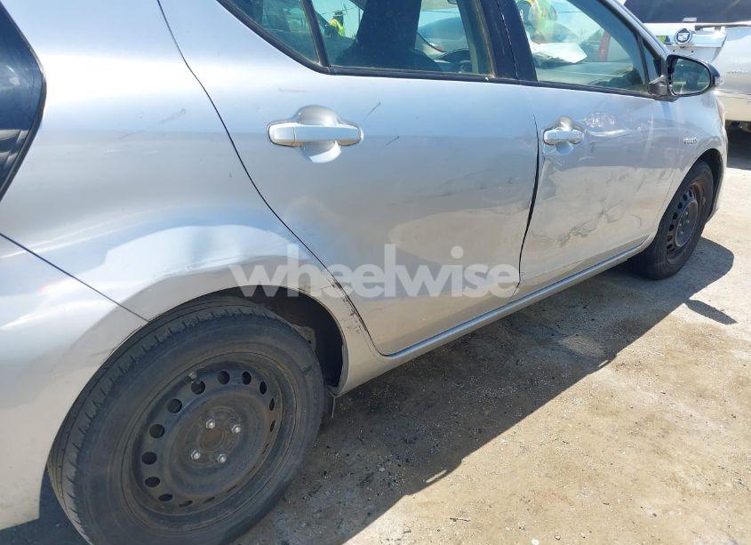 Photo 6 of 2016 Toyota Prius C ONE (VIN JTDKDTB31G1120450)