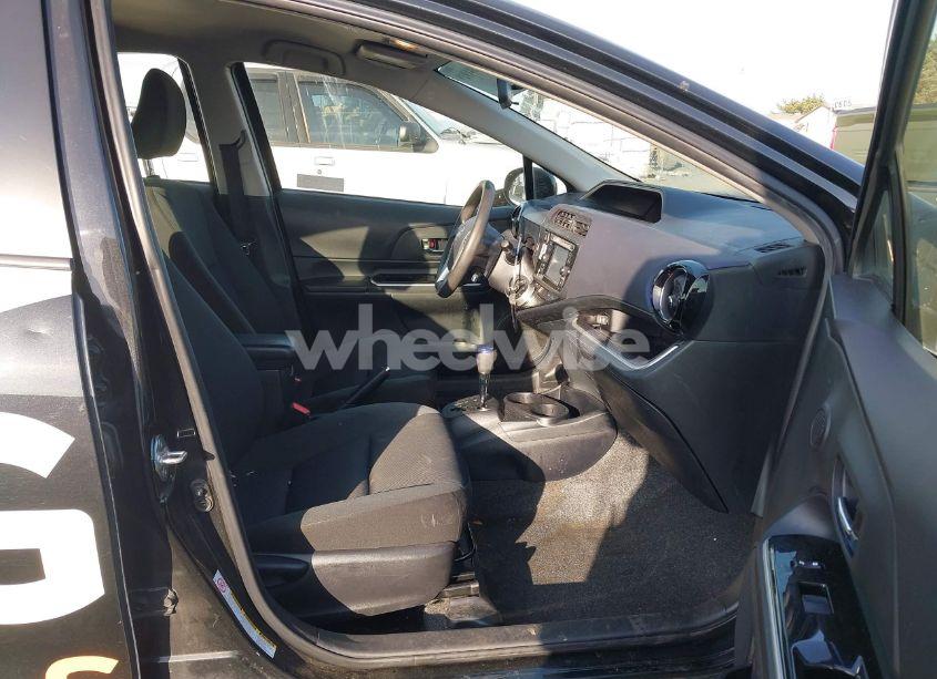 Photo 5 of 2016 Toyota Prius C TWO (VIN JTDKDTB31G1125003)