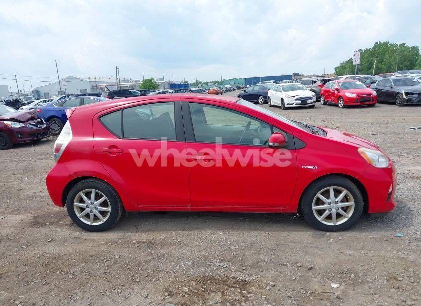 Photo 13 of 2013 Toyota Prius C THREE (VIN JTDKDTB32D1032227)