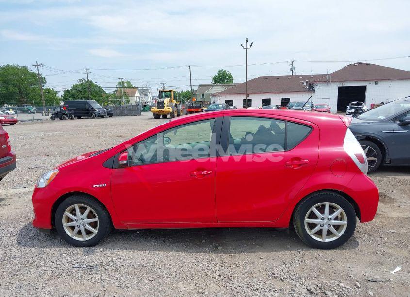 Photo 14 of 2013 Toyota Prius C THREE (VIN JTDKDTB32D1032227)