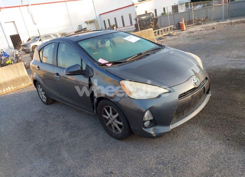 2013 Toyota Prius C FOUR (VIN JTDKDTB33D1036786) main photo