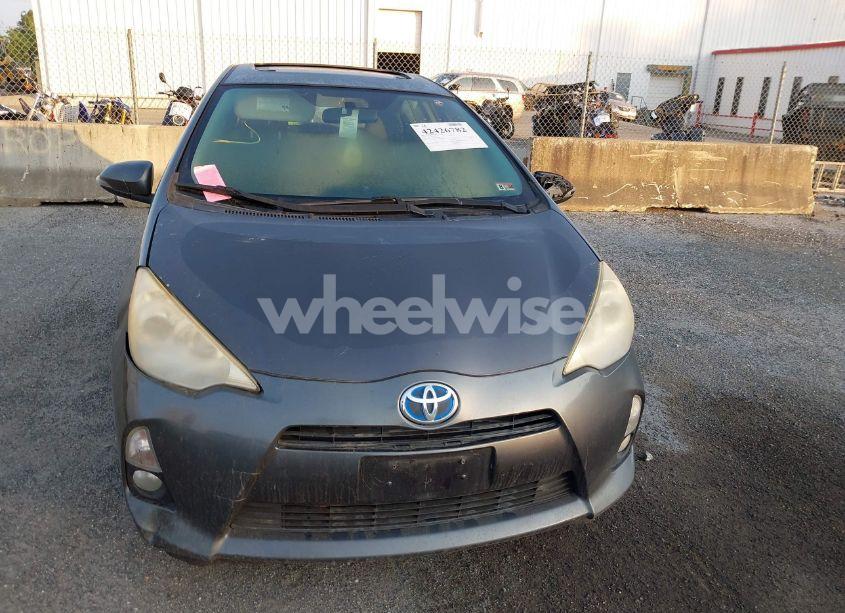 Photo 11 of 2013 Toyota Prius C FOUR (VIN JTDKDTB33D1036786)