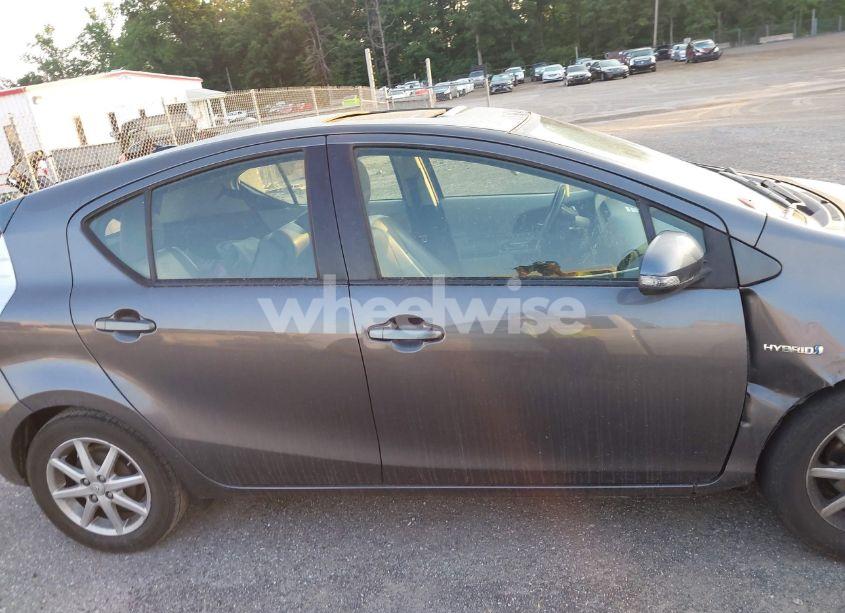 Photo 12 of 2013 Toyota Prius C FOUR (VIN JTDKDTB33D1036786)