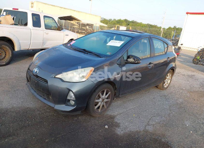 Photo 2 of 2013 Toyota Prius C FOUR (VIN JTDKDTB33D1036786)
